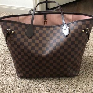 Authentic Louis Vuitton Neverfull MM in Damier.